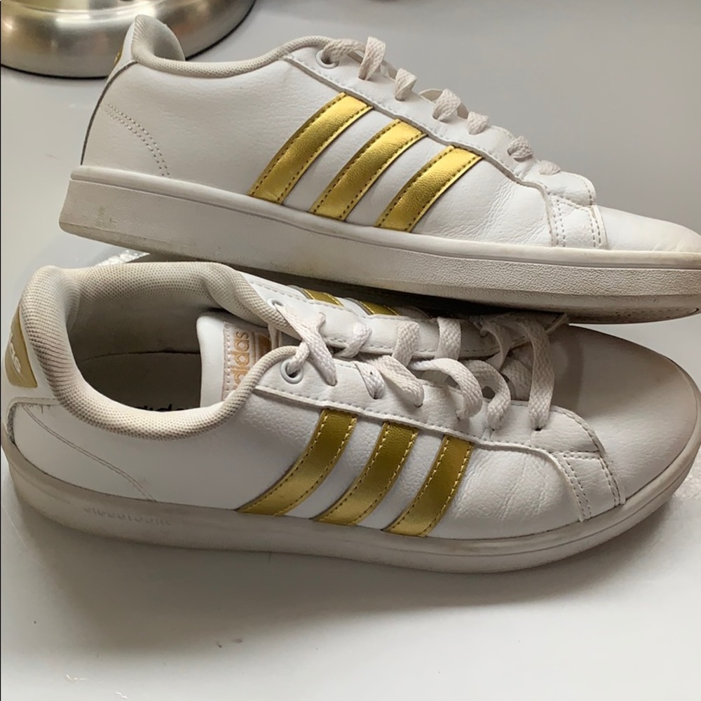 GOLDEN STRIPED ADIDAS SNEAKERS